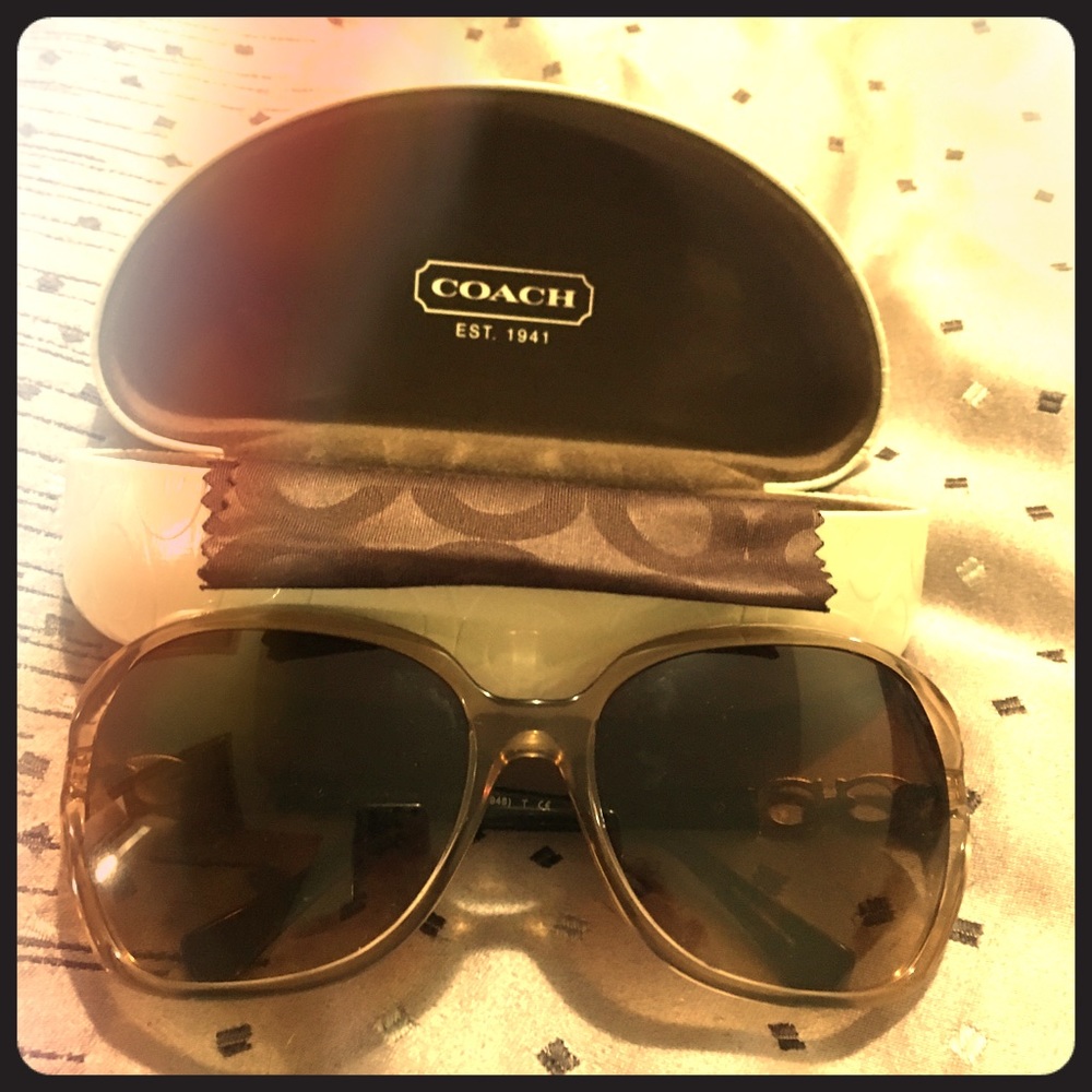 Coach sunglasses with case and cleaning cloth